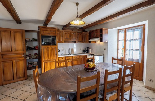 Sainte-Eulalie-d'Olt House | CHARACTER HOUSE AT THE EDGE OF THE LAKE