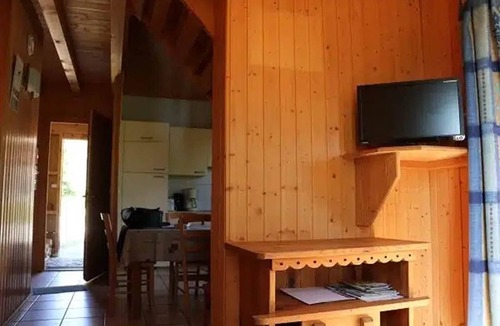 Chapelle-des-Bois Ski Chalet | Chardon bleu Furnished vacation cottage with indoor sauna
