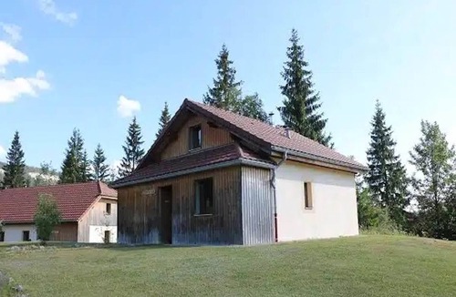 Chapelle-des-Bois Ski Chalet | Chardon bleu Furnished vacation cottage with indoor sauna
