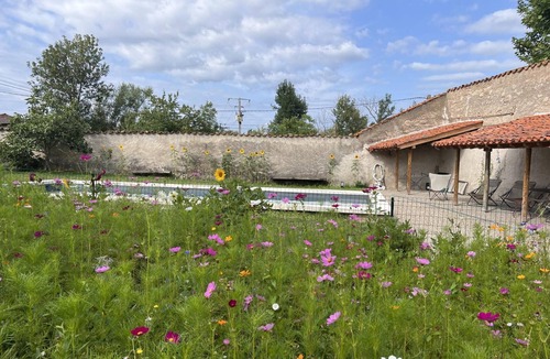 Saint-Germain-Laval Cottage | Charming cottage with pool, Wi-Fi and pets allowed
