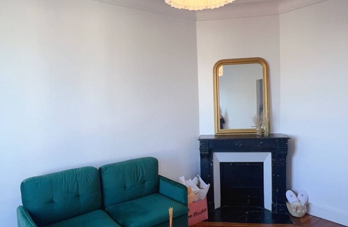 Charenton-le-Pont Apartment | Charmant 2P Rénové, 1 Min du Métro 8, Profitez de Paris et du Bois Vincennes