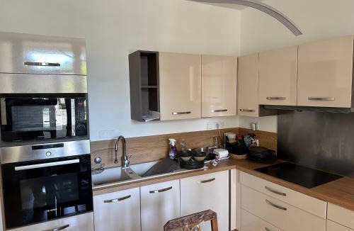 Bourgoin-Jallieu Apartment | Charmant appartement en pierres
