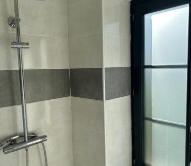 Bourgoin-Jallieu Apartment | Charmant appartement en pierres