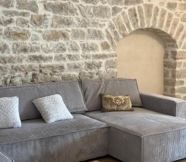 Bourgoin-Jallieu Apartment | Charmant appartement en pierres