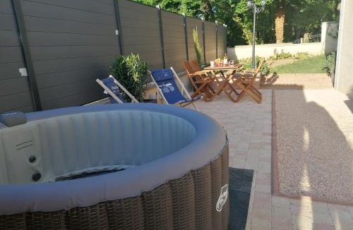 Laveyron Apartment | Charmant appartement T2 dans villa idéal pour professionnels ou pour passer des vacances