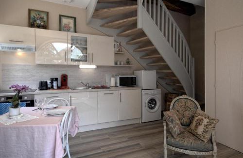 Montagney House | Charmant gîte rénové avec terrasse et parking privé dans un parc, accepte petit animal - FR-1-583-433