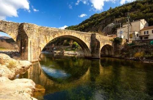 Pont-de-Labeaume Apartment | Charmant studio meublé en Ardèche à Pont de Labeaume proche de la rivière