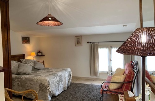 Venasque Bed & Breakfast | Charmante Chambre D'hôte au Coeur de la Provence à Venasque
