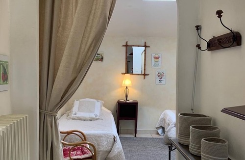 Venasque Bed & Breakfast | Charmante Chambre D'hôte au Coeur de la Provence à Venasque
