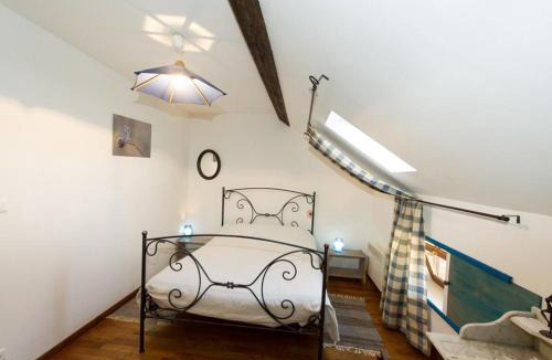 Chatel-Montagne House | Charmante Grange avec Jardin et Animaux Acceptés - FR-1-489-47
