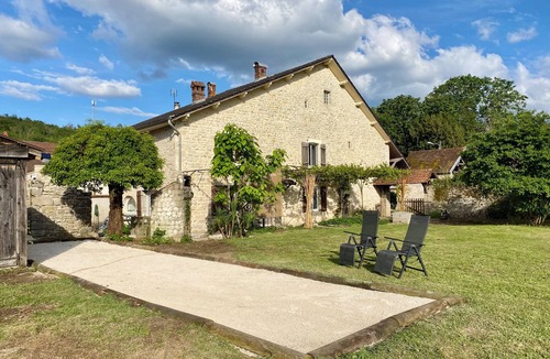 Port-Lesney House | Charmante Maison de Campagne Avec Piscine