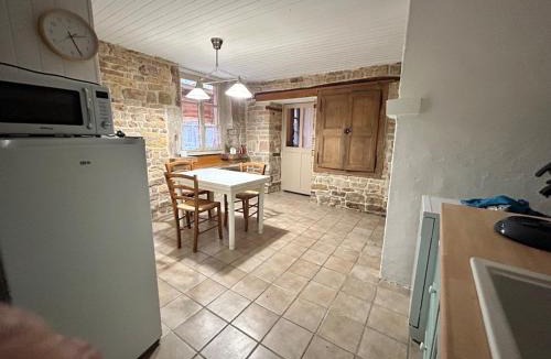 Vouhenans House | Charmante maison en pierre au cœur du village