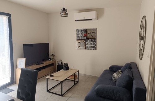 Taillades Condo | Charmante Maisonnette en Provence Avec Piscine