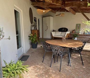 Castelnau-le-Lez Ski Chalet | Charmante petite maison avec terrasse et jardin, proche tram