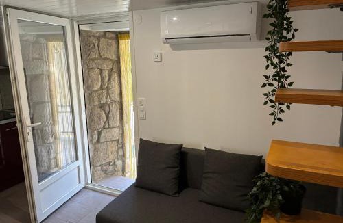 Satillieu House | Charmante petite maison climatisée, en pierre, avec accès autonome