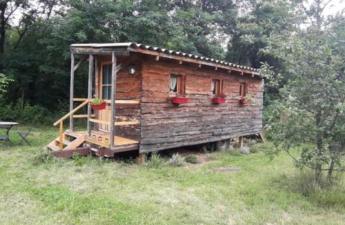 Saint-Cirgues-de-Prades Ski Chalet | Charmante Roulotte atypique