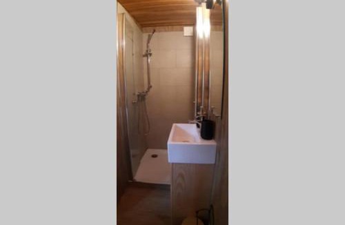 Saint-Cirgues-de-Prades Ski Chalet | Charmante Roulotte atypique