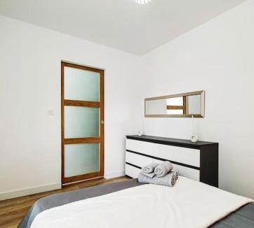 Romans-sur-Isere Apartment | Charme de l'Isère au Coeur de Ville