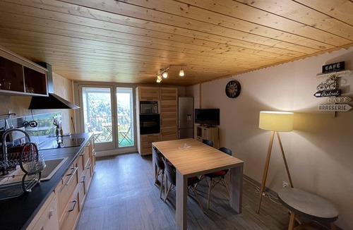 Saint-Jacques-des-Blats Apartment | Charming duplex near slopes with balcony and parking
