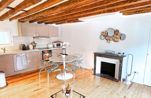 Les Halles Apartment | Charming 1820s Flat with Elevator & Queen size bed, near the Louvre