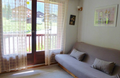 Beaufort Apartment | Charming 2* Apartment for 5 at Ski Slopes - Wifi, Parking, Pet-Friendly, Cozy Kitchen