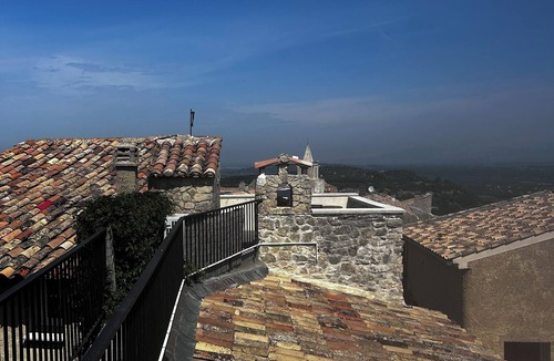 Venasque House | Charming 2-bedroom house in enchanting Venasque with WiFi, AC