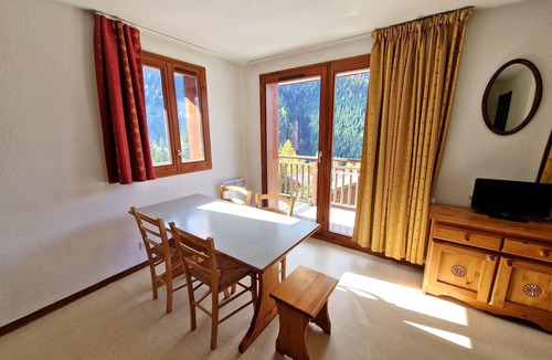 Valfrejus Apartment | Charming 2BR for 6 in Valfréjus, southwest balcony, near slopes