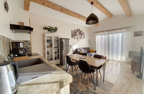 Mazan House | Charming 3* house with swimming pool and Mont Ventoux view