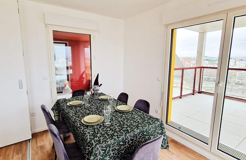 Ivry-port Apartment | Charming Apartment With Panoramic Seine River & Eiffel Tower Views