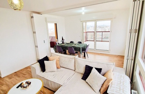 Ivry-port Apartment | Charming Apartment With Panoramic Seine River & Eiffel Tower Views