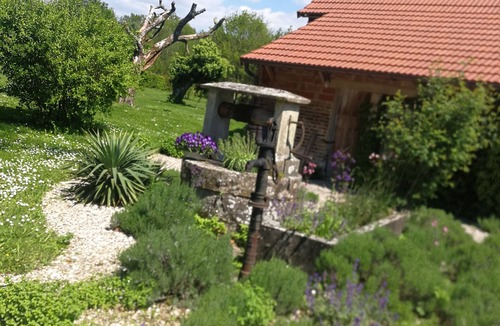 Montcony Bed & Breakfast | Charming bed and breakfast with lovely facilities, breakfast on offer.