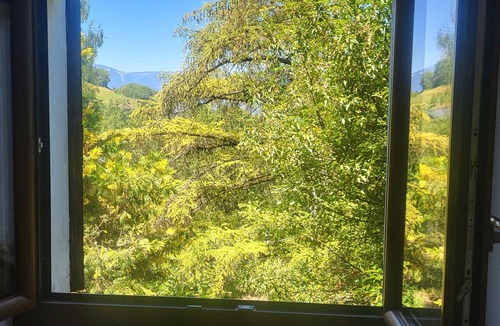 Saint-Jean-le-Vieux Ski Chalet | Charming cottage/studio, nestled in nature, with mountain view