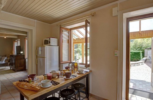 Belmont-de-la-Loire Cottage | Charming cottage for 8 with fireplace and pets allowed