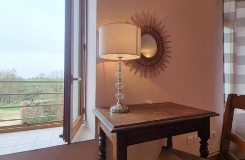 Saint-Paul-de-Vezelin Cottage | Charming Cottages with Fireplace and Pets Welcome, 11 People