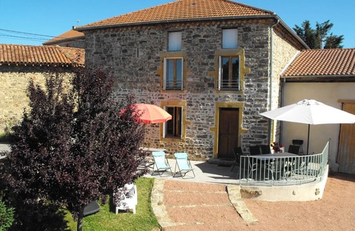 Saint-Paul-de-Vezelin Cottage | Charming Cottages with Fireplace and Pets Welcome, 11 People