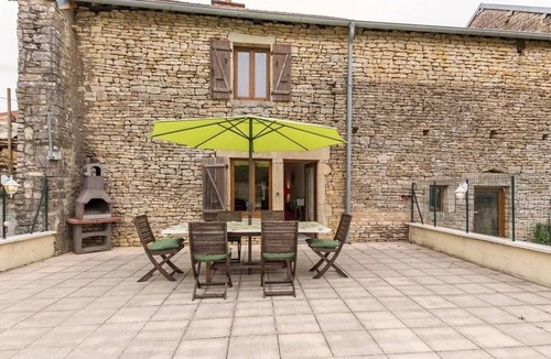 Brotte-les-Ray Cottage | Charming cottage with heated pool and fast Wi-Fi in Brotte-lès-Ray