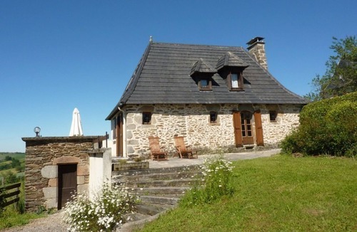 Cassaniouze Cottage | Charming Cottage near Lot Valley with Terrace, Fireplace, and Modern Amenities