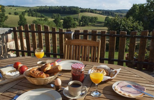 Chirassimont Cottage | Charming cottage with wood stove, pets allowed