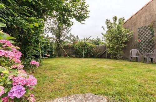 Rouans Cottage | Charming Cottage with Garden, Bikes, and Modern Amenities Near Nantes