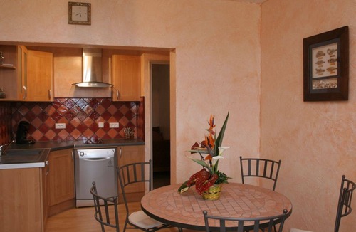 Caromb House | Charming cottage with infinity pool in provencal farmhouse