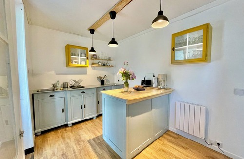 Remilly House | Charming country cottage with private access to the river