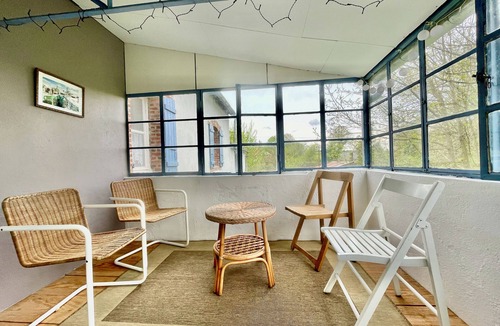 Remilly House | Charming country cottage with private access to the river