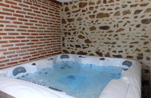 Cressanges Cottage | Charming Country House with SPA and Games
