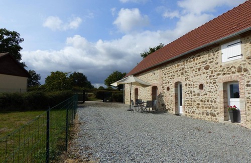 Cressanges Cottage | Charming Country House with SPA and Games