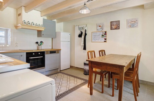 Limeyrat House | Charming Detached Stone House with Private Pool in the Heart of Périgord, No Overlook