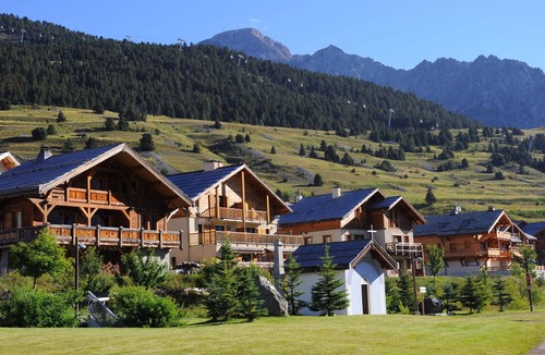 Montgenevre Apartment | Charming duplex for 5 in Montgenèvre with views, close to amenities, parking included