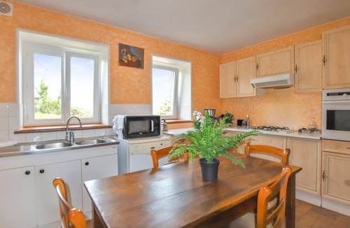 Chenas House | Charming family house in natural stone on a vineyard near Lyon.