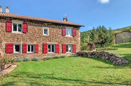 Chenas House | Charming family house in natural stone on a vineyard near Lyon.