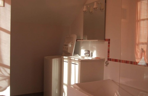 Autun House | Charming furnished apartment, City center, Autun. 2 stars