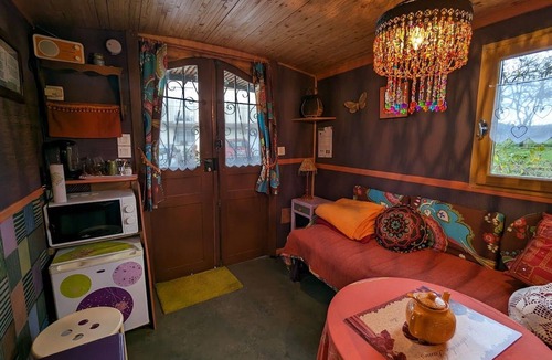 Sercoeur Bed & Breakfast | Charming Gypsy Caravan near Epinal with Comfort and Garden Oasis